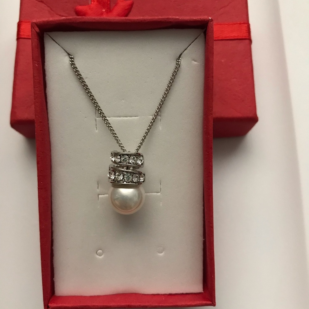 NWOT Pearl and Crystal Necklace - Picture 1 of 1